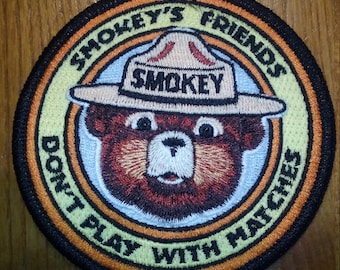 Ours enfumé. Écusson brodé « Don't play with matchs » Smokey's Friends