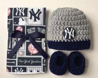 New York Yankees hat, booties and burp cloth for baby, Yankees baby gift, Yankees baby shower gift, handmade Yankees gift set,