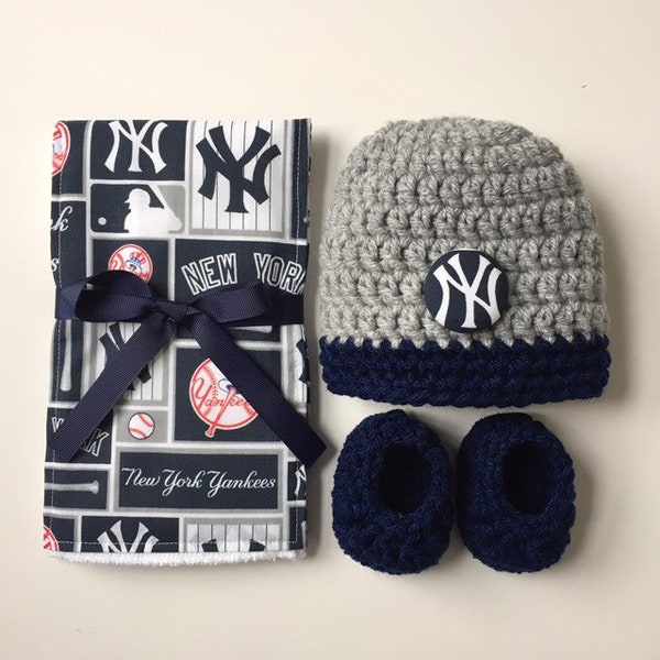 New York Yankees hat, booties and burp cloth for baby, Yankees baby gift, Yankees baby shower gift, handmade Yankees gift set,