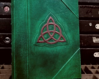Libro de sombras encantado en blanco - Gran tamaño 11 x 13,77 pulgadas - 800 páginas - wicca -RECARGABLE-