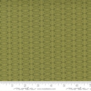 Peut inclure: Tissu vert avec un motif répétitif de petits points noirs formant un dessin géométrique. Le tissu a une texture subtile et un aspect légèrement délavé.