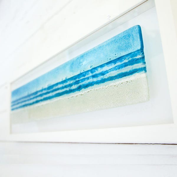 Quadro de parede panorâmico em vidro fundido azul da praia - arte de parede em vidro do mar por Matt Adkins em Dorset, Reino Unido - 60 x 20 cm (23 1/2 x 8")