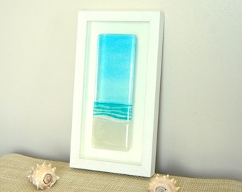 Turquoise Portret Strand Lijst van Gefuseerd Glas - klein ingelijst kunstwerk handgemaakt door glaskunstenaar Matt Adkins in Dorset, VK - 18 x 34 cm (13 x 7 inch)