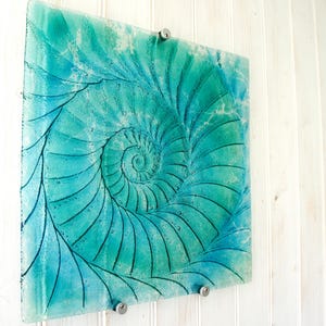 Duży kwadratowy panel ścienny z amonitem 40 x 40 cm (16 x 16 cali), turkusowo-niebieski szklany panel ścienny z amonitem, obraz z muszlą Nautilusa, abstrakcyjna sztuka ścienna zdjęcie 1