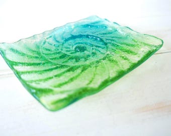 Ammonite Turquoise Green Fused Glass Soap Dish 13x10cm(5x4"), coastal soap dish, nautilus soap dish, green glass dish, soap dispenser, shell