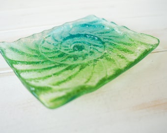 Ammonite Turquoise Green Fused Glass Soap Dish 13x10cm (5x4"), coastal soap dish, nautilus soapdish, green glass dish, soap dispenser, shell