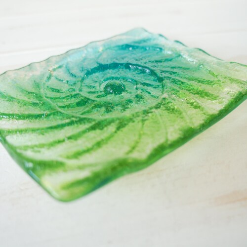 Ammonite Turquoise Green Fused Glass Soap Dish 13x10cm (5x4"), coastal soap dish, nautilus soapdish, green glass dish, soap dispenser, shell