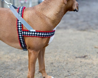 Dog Harness MissFlo. Pied de poule. Houndstooth. red, black and white. soft, comfortable, Washable, easy on and off, handmade.