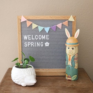 Guirnalda de letras de arcoíris pastel - Accesorios para tableros de letras de Pascua - Mini guirnalda de banderines de fieltro de primavera