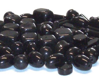 Lot aus schwarzem Onyx, Obsidian und Steinperlen (6,2 Unzen)