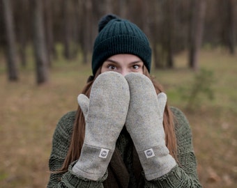 Christmas gift for women - Beige wool mittens with a little bit of green - packaged in a cute paper box