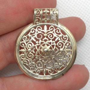 Stary zabytkowy zastaw Southwest Sterling Silver Open Dsn okrągły wisiorek oznaczony 925 duży kaucja dla Omega lub naszyjnik sznurkowy 1-1/2" wysoki Wmn męski Unisex
