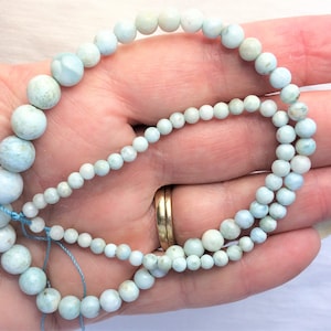 16&quot; echte Larimar-Perlen, voller Strang, groß, abgestuft, 4 mm bis 9 mm Durchmesser, runde Kugel-Kugel-Perlenform für Halskette oder Armband, 4 - 9 mm blau
