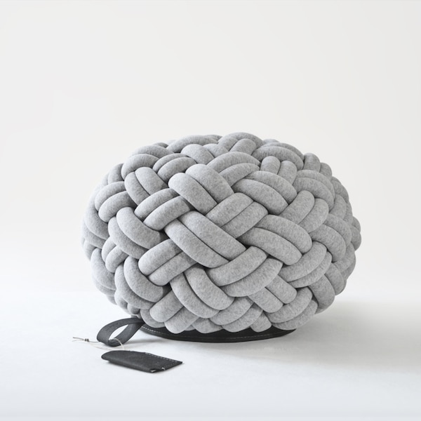 KNOTTY floor cushion (Ø 50 cm, light grey)