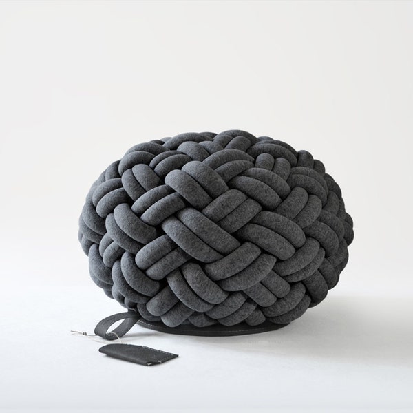 KNOTTY floor cushion (Ø 50 cm, dark grey)