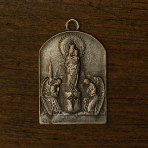 Antigua medalla religiosa española plateada colgante de Nuestra Señora del Pilar con ángeles