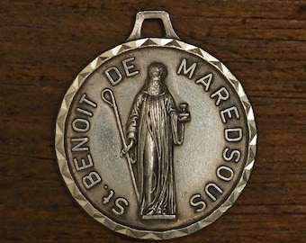 Médaille religieuse antique argentée pendentif charme Saint Benoit de Maredsous