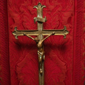 Antigo francês religioso bronze bronze altar peitoral crucifixo cruz flor de lis decoração