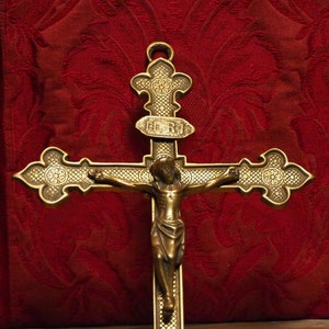 Antique brass bronze wall hanging religious cross crucifix pendant fleur de Lis