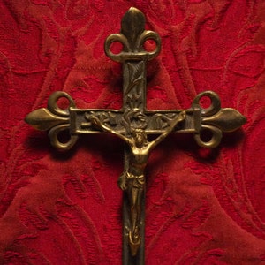 Antique brass bronze wall hanging religious cross crucifix pendant fleur de Lis