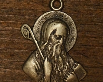 ancienne médaille religieuse plaquée argent français de Saint Benoit, exorcisme de saint Benedictus