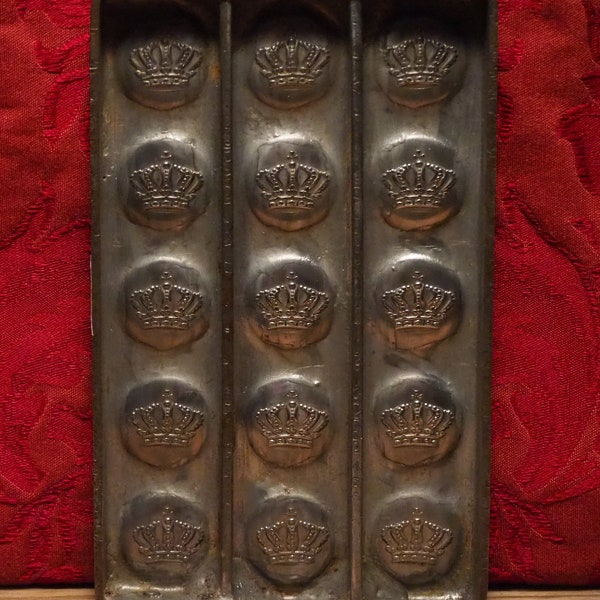 Antique flat mold chocolate mold of 15 x Crown Pralines (D)