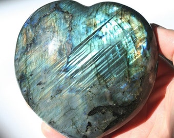 rainbow labradorite heart, polished labradorite mineral specimen, meditation stone, natural labradorite flash stone, heart decor, love gift