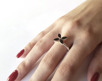 Woman simple elegant sterling silver ring, Designer minimalist flower ring