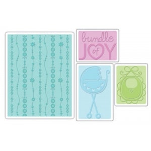Op de afbeelding: Een verzameling baby-thema stansvormen in verschillende vormen en kleuren. Bevat een turquoise achtergrond met bloemen- en kralenontwerpen, een roze rechthoek met de tekst "bundle of JOY", een blauwe kinderwagen en een groene slab.
