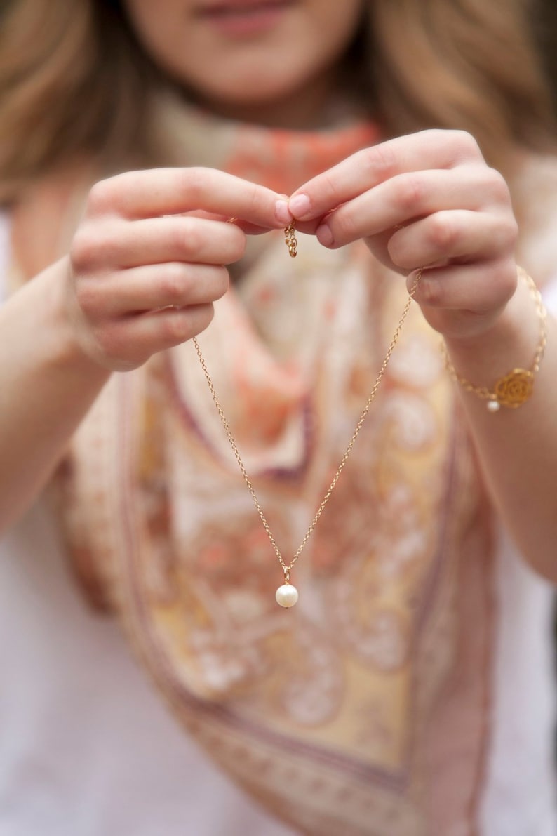 Bridal Gemstone Necklace Solo Button Pearl Necklace Dainty Gold Necklace with Pearl Simple Pearl Jewelry