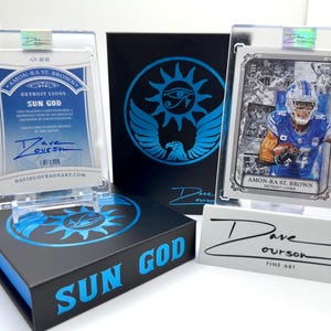 Cartão colecionável &quot;Deus Sol&quot; do Detroit Lions de Amon-Ra St. Brown