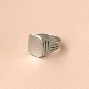 Silver Signet Ring, Sterling Silver Signet Ring, Custom Inital Signet Ring, Minimalist Jewelry, Initial Signet Ring, Unisex Ring, 925 Silver