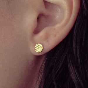 14k Gold Circle Earrings, Solid Gold Circle Stud Earrings, Hammered Circle Earrings, Solid Gold Jewelry, Unique Stud Earrings, Designer Stud