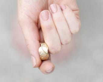 Petal ring, brass ring, holiday day gift, gift for woman, designer original bronze ring, hand made, baladi, statement ring, raw, rustic