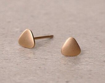 Triangle Stud Earrings, Tiny Gold Stud Earrings, Geometric Earrings, Minimalist Jewelry, Stud Earrings for Girls, Everyday Post Earrings