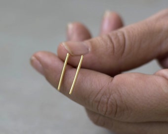 Pendientes de barra de oro, pendientes de botón de oro de 14 quilates, pendientes de botón minimalistas, pendientes de barra, joyas minimalistas, pendientes de botón de uso diario, pendientes de línea