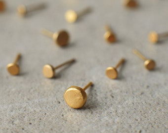 Gold Circle Stud Earrings, Tiny Stud Earrings, Minimalist Stud Earrings, 14K Gold Studs, Gold Minimalist Jewelry, Tiny Gold Stud Earrings