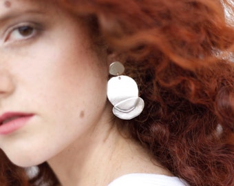 Kronbladsörhängen, Statement-hängande örhängen, Silver Statement-örhängen, Unika silversmycken, Moderna örhängen, Abstrakta örhängen, Ovanliga
