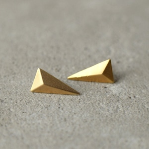 Geometrische Ohrstecker, Dreieck Ohrstecker, Kleine Ohrstecker, besser nennen Sie Saul Kimmy Wexler Ohrringe, Geometrischer Schmuck, Gold Minimalist Ohrringe