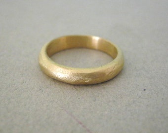 Unique 18k Gold Wedding Band, Unisex Wedding Band, Fine Jewelry, Minimalist Solid Gold Ring, Textured Wedding Band, Rustic Wedding Band Him