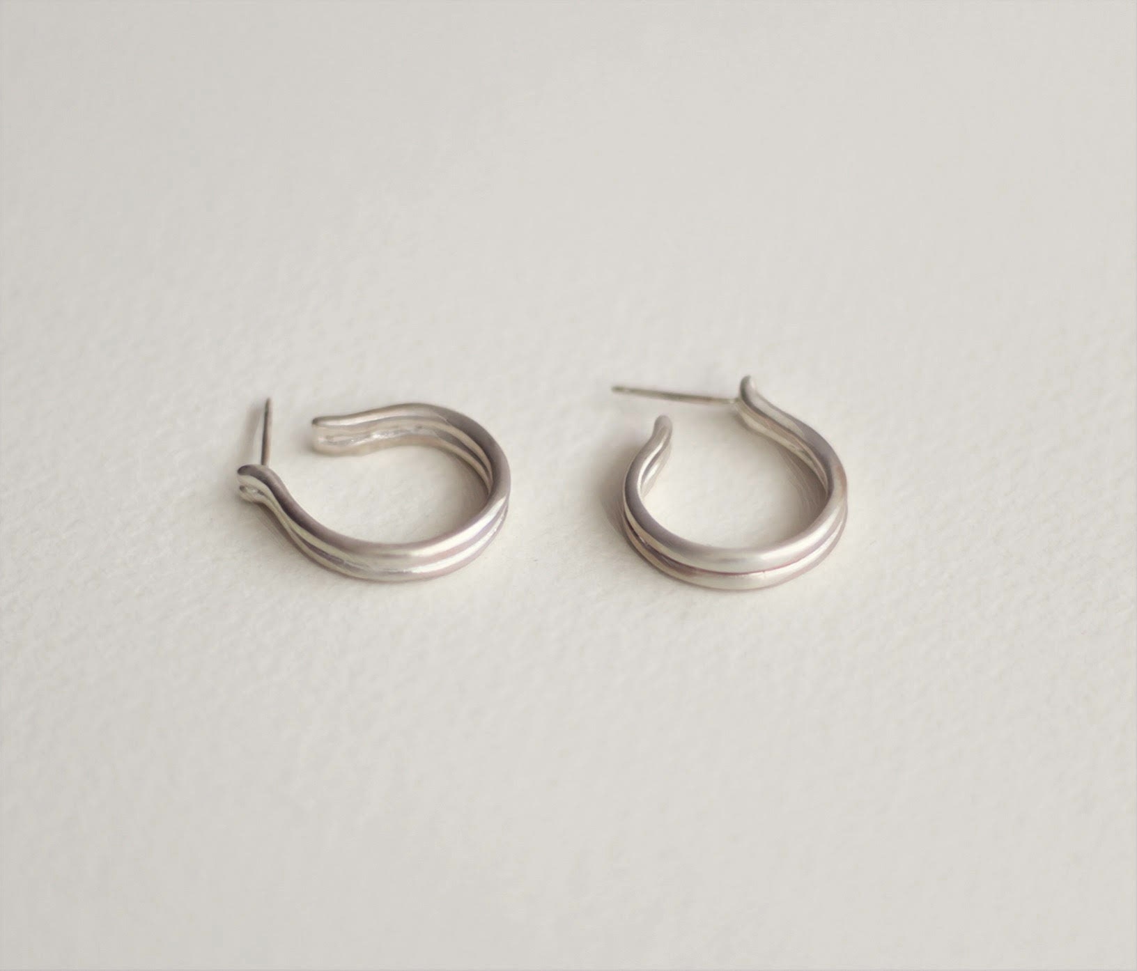 HOLLIE HOOP EARRINGS GOLD