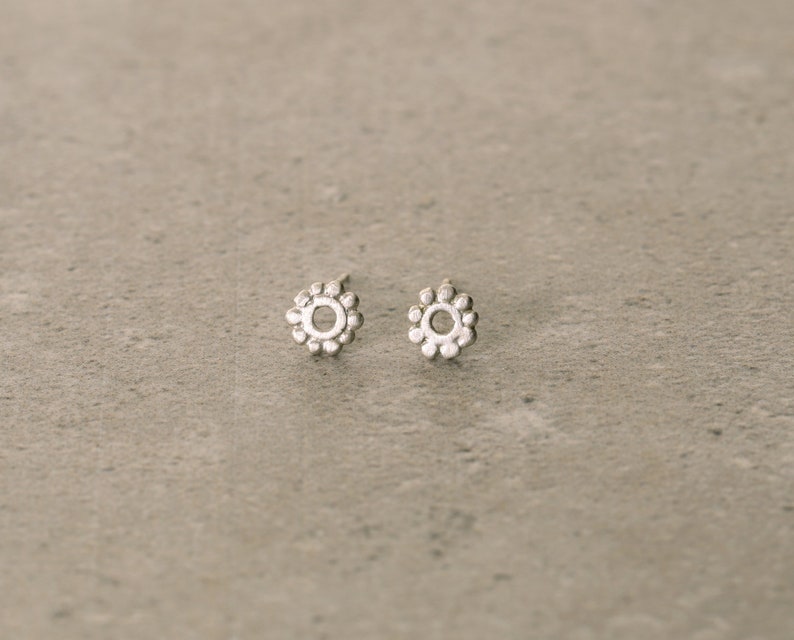 Flower Stud Earrings, Tiny Stud Earrings, Flower Jewelry, Minimalist Gold Stud Earrings, Small Stud Earrings, Delicate Earrings, Nature Silver