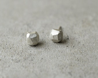 silver diamond stud earrings, bridal earrings,faceted studs, gift for her ,silver rocks,geometric jewelry,raw design,hand made,studs, baladi