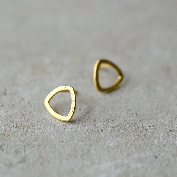 round triangle earrings, golden posts, gift for her, holiday gift, minimalist gold earrings, simple everyday earrings, gift for woman