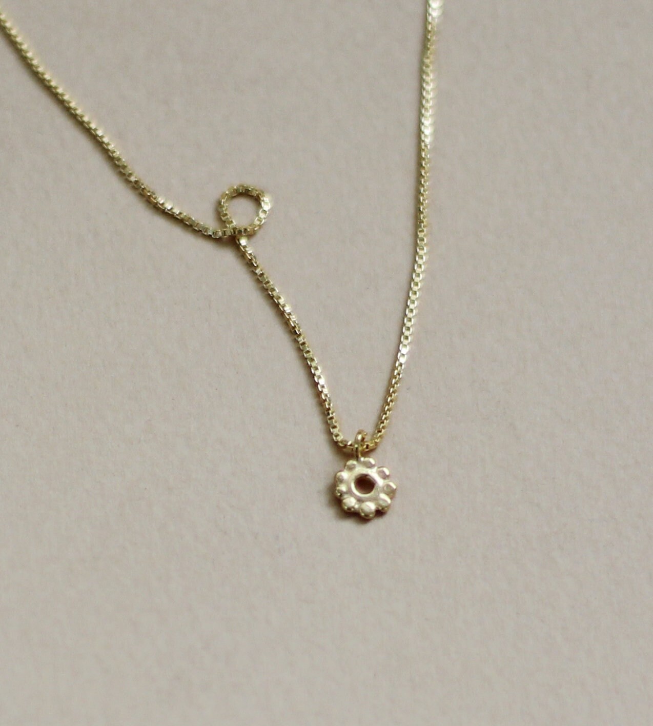 14k Gold Flower Necklace, Tiny Flower Necklace, Nature Jewelry, Minimalist 14k Gold Necklace, Minimalist Flower Necklace, Hindu Necklace
