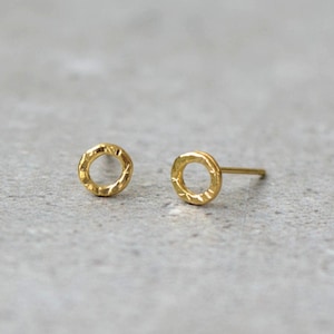 Small Circle Earrings, Tiny Stud Earrings, Unique Gold Jewelry, Hammered Earrings, Gold Round Studs, Minimalist Stud Earrings Gold, Unique