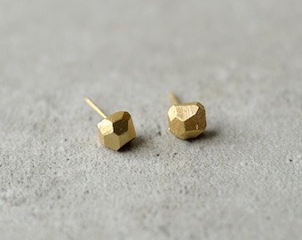 golden rock diamond stud earrings, raw design, faceted posts, geometric jewelry, gift for her, hand made, bridal earrings, studio baladi