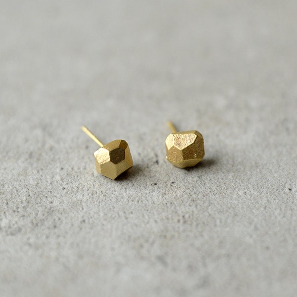 golden rock diamond stud earrings, raw design, faceted posts, geometric jewelry, gift for her, hand made, bridal earrings, studio baladi