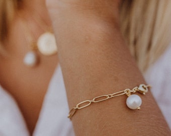 Link chain bracelet with freshwater pearl charm . 16k gold plated . gifts for her . FW 20 21