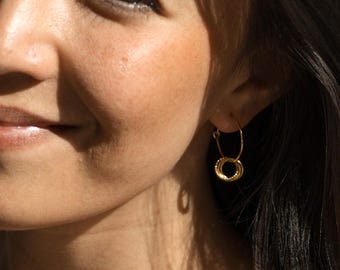 Gold-plated CIRCLES hoop earrings made from 925 sterling silver · 20 mm gold hoops with circle charms